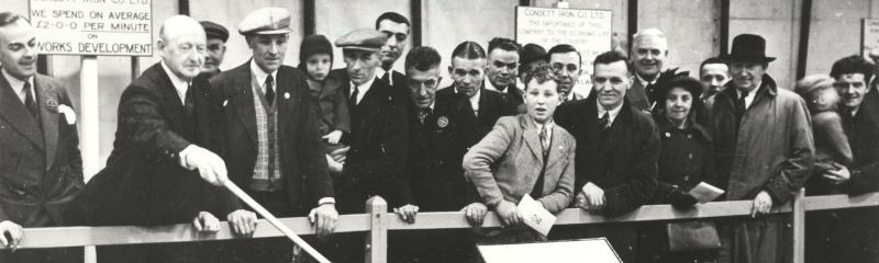 Visitors to a Consett Iron Company exhibition, 1951 (ND/De 97)