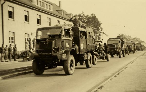 VE Day Parade, 8 May 1945. Image © Durham Record Office (D/DLI 7/404/28(54))